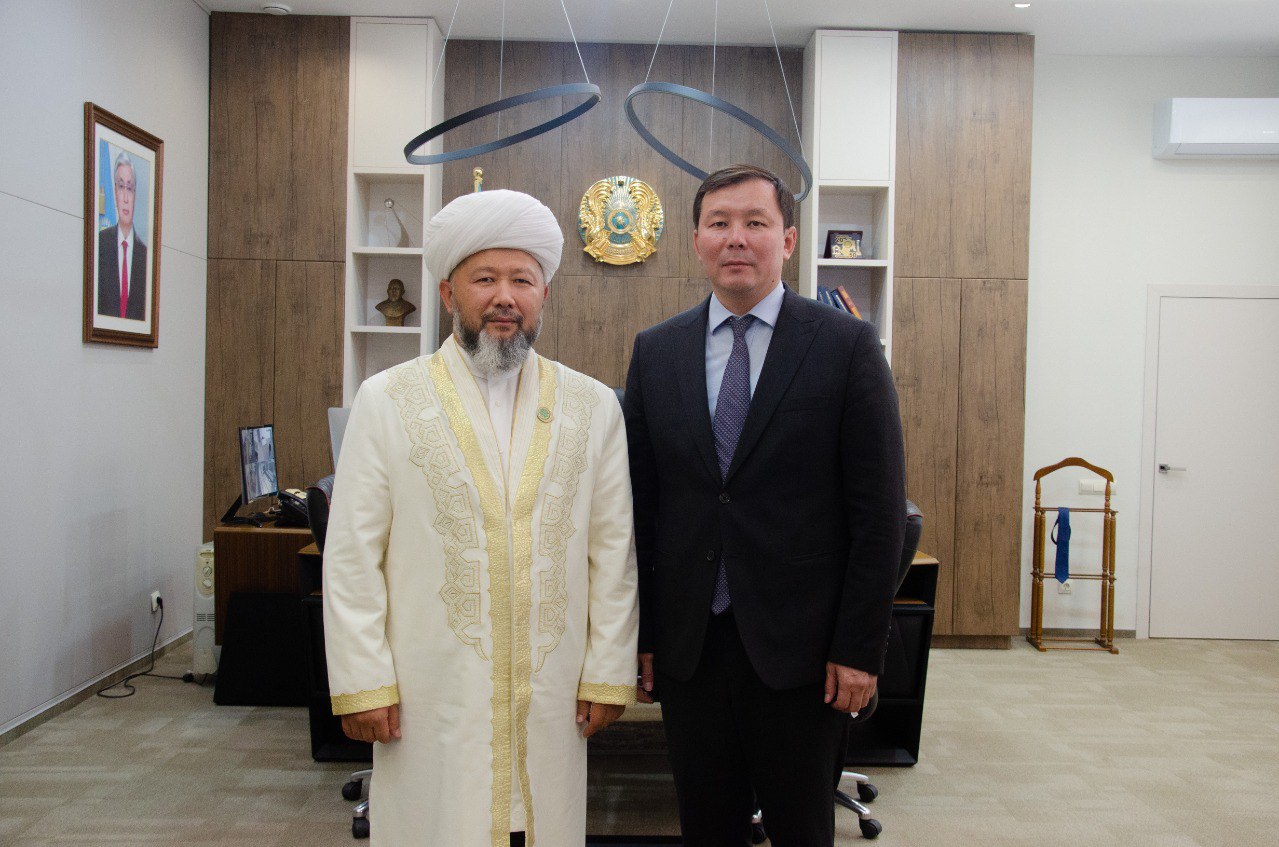 Бас мүфти Ақтөбе облысының әкімімен кездесті (фото)