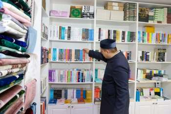 «Әл-Фараби»: Мешіт жанындағы дүкендердегі діни кітаптарға сараптама жүргізілді (фото)